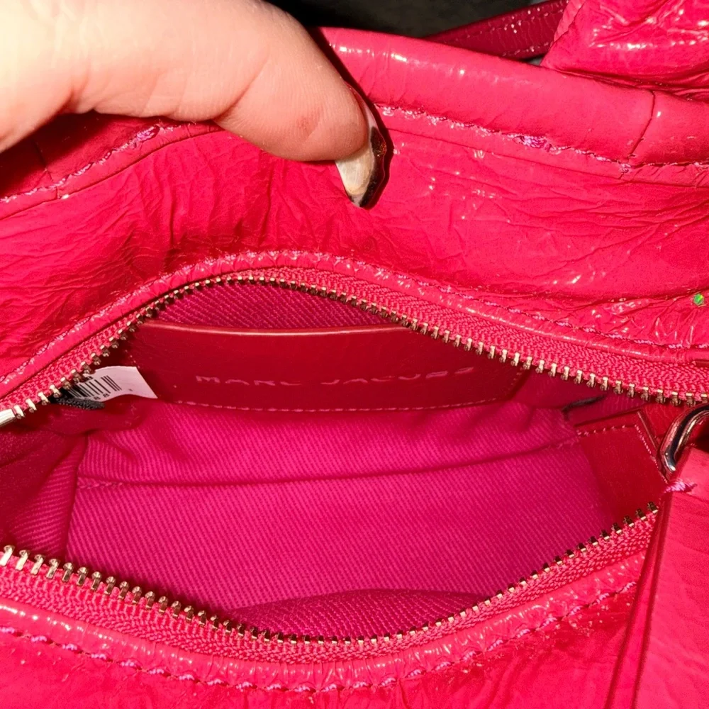 Marc Jacobs
The Shiny Crinkle Crossbody Tote bag - Picture 8 of 9